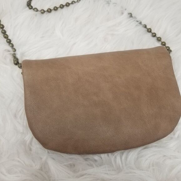 PU LEATHER. TAN CROSSBODY W/BIG BALL CHAIN. - Picture 5 of 10